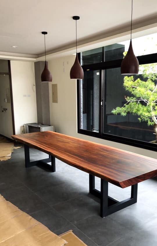 Giá của bàn gỗ me tây phụ thuộc vào những yếu tố nào?