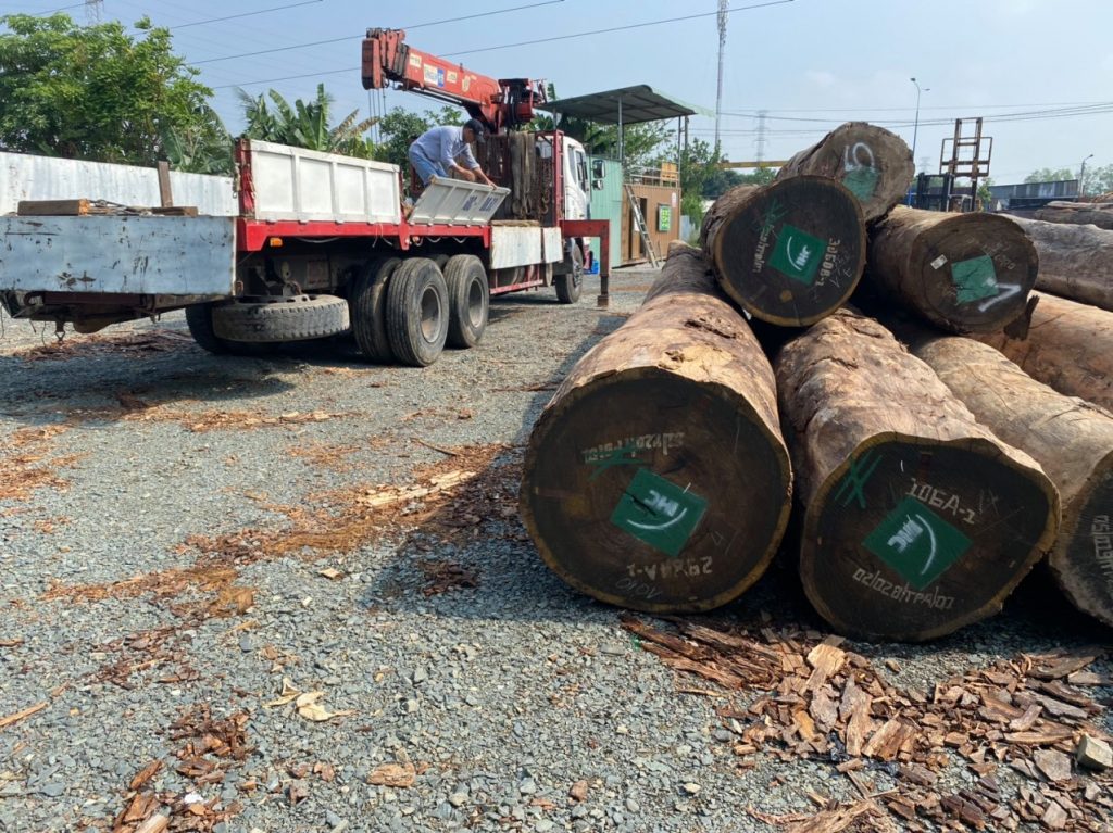 Bàn Gỗ Nguyên Tấm nhập khẩu ở đâu ?