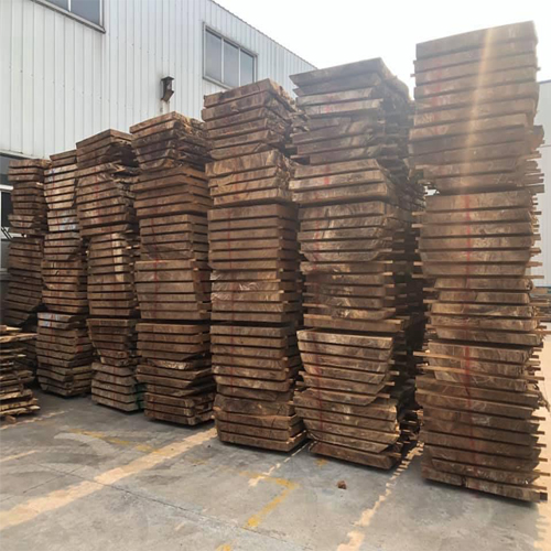 Sản Xuất Bàn Gỗ Tự Nhiên Nguyên Tấm Cho Xuất Khẩu Uy Tín
