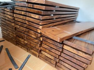 Kiểm tra chất lượng bàn gỗ tự nhiên me tây cho khách hàng mua lần đầu ?